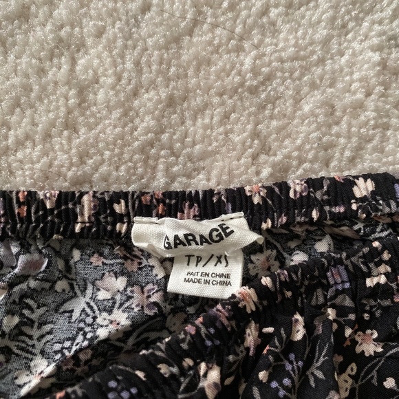 Garage Off-the Shoulder Floral Crop Top - Picture 3 of 3